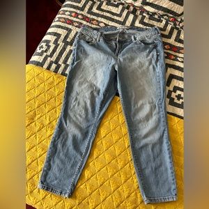 Light wash skinny ankle jeans